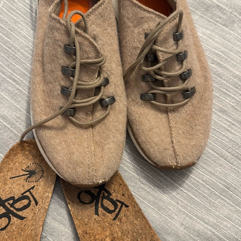 OTBT Women's Beige Courier Sneakers - Picture 10 of 11